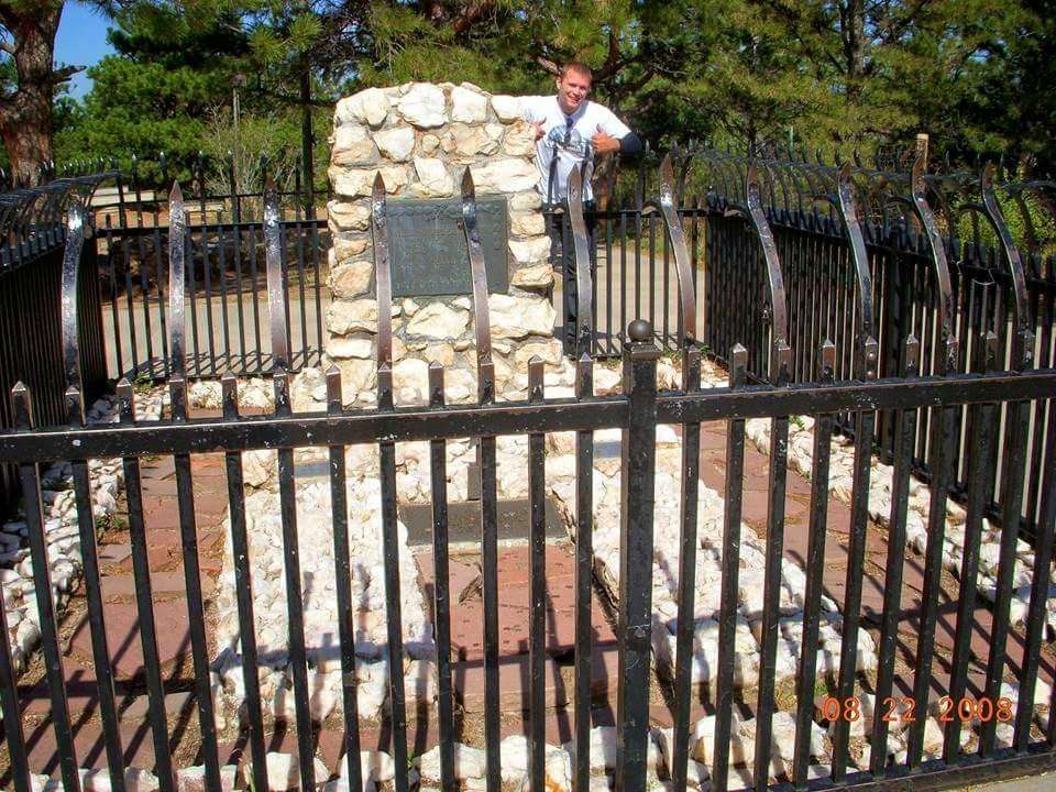 Buffalo Bills Grave | 987 Lookout Mountain Rd, Golden, CO 80401, USA | Phone: (303) 526-0744