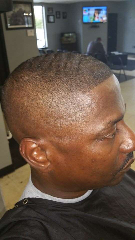 Headquarters Barbershop | 4841 Oakbrook Dr, Indianapolis, IN 46254, USA | Phone: (317) 290-9593