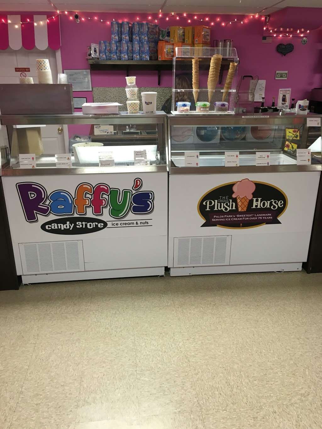 Raffys Candy Store (Ice Cream, Nuts & more) | 2571 E Lincoln Hwy #1, New Lenox, IL 60451 | Phone: (815) 320-6152