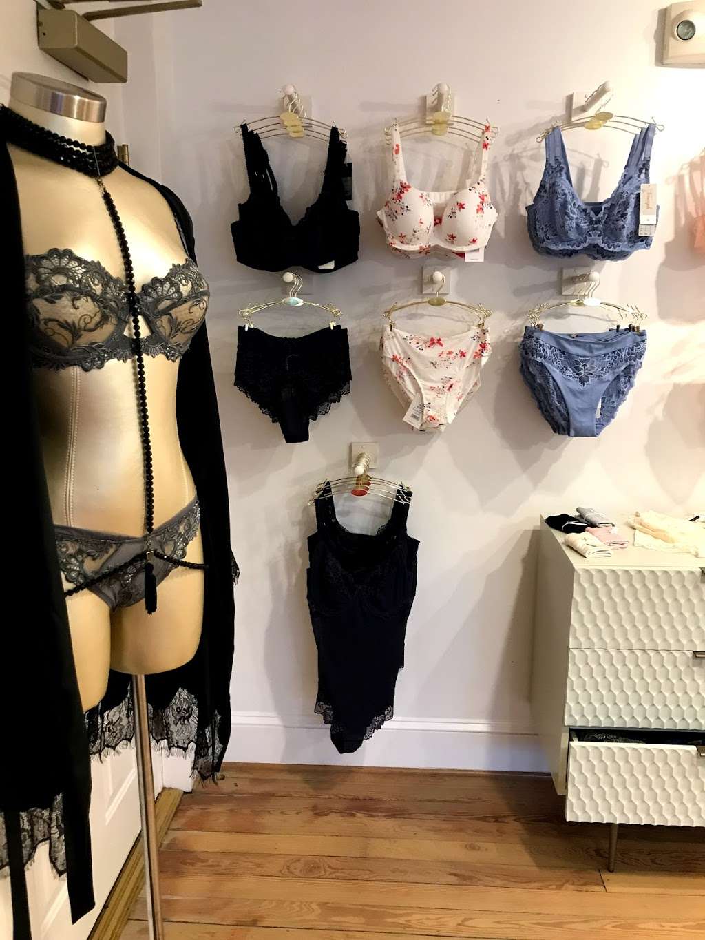 Le Boudoir - The Bra Fit Experts | 10 N Pendleton St, Middleburg, VA 20117 | Phone: (540) 883-3129