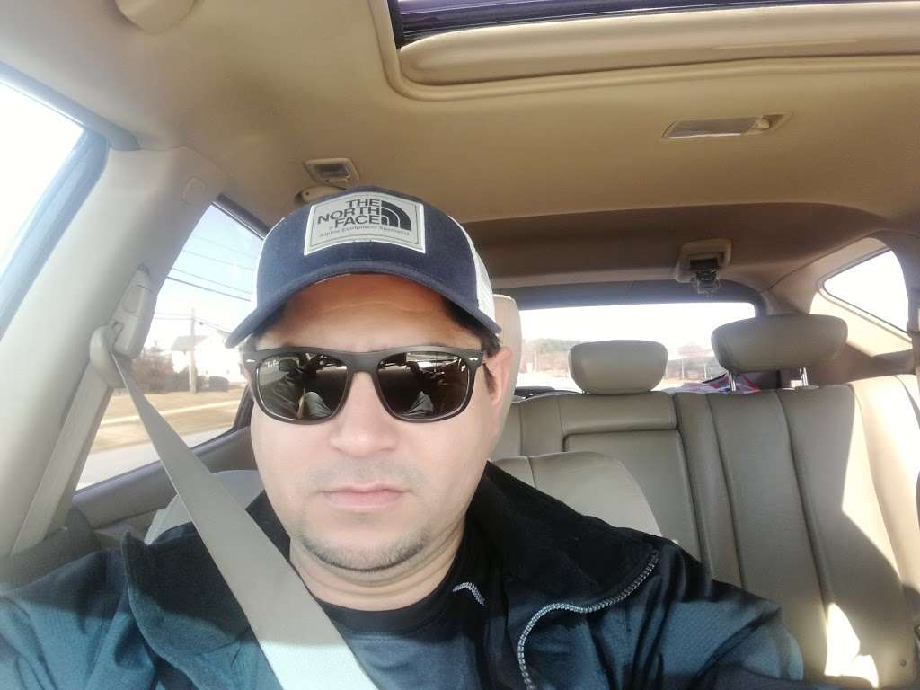 Sunglass Hut | 306 Stanley K Tanger Dr, Lancaster, PA 17602, USA | Phone: (717) 293-5710