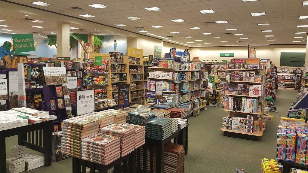 Barnes & Noble | 3651 Richmond Hwy, Alexandria, VA 22305 | Phone: (703) 299-9124