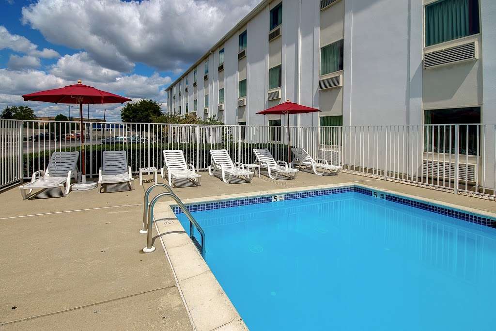 Motel 6 Philadelphia - King Of Prussia | 815 W Dekalb Pike, King of Prussia, PA 19406, USA | Phone: (610) 265-7200