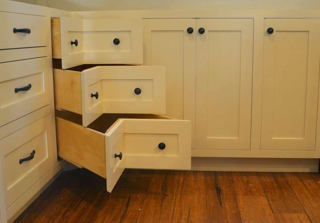 AJI Custom Cabinets | 5720 Johnsburg Rd, McHenry, IL 60051, USA | Phone: (847) 312-7847