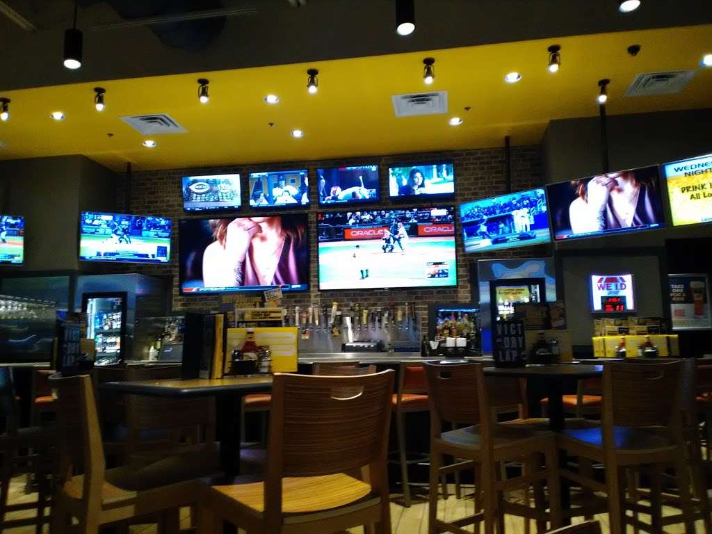 Buffalo Wild Wings | 5901 S Scatterfield Rd, Anderson, IN 46013, USA | Phone: (765) 640-2999