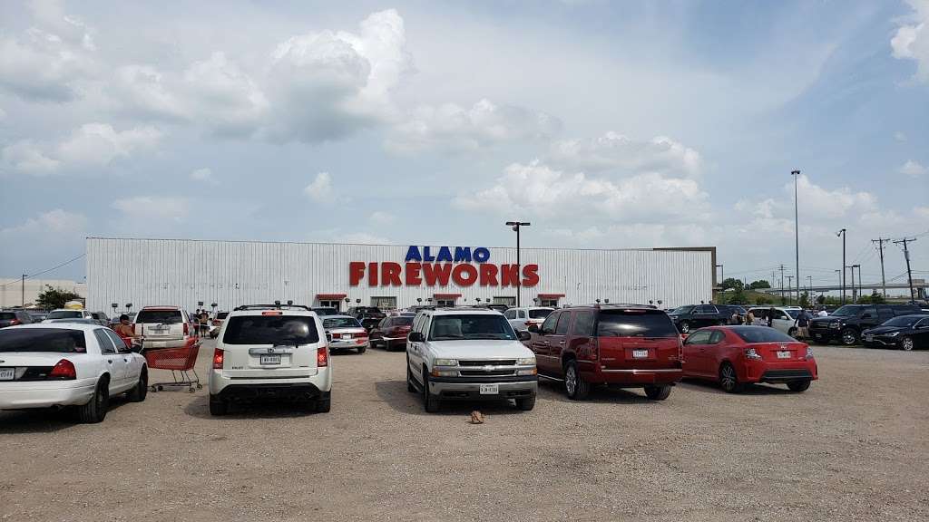 Alamo Fireworks Megastore | 1650 I-45, Hutchins, TX 75141, USA | Phone: (210) 667-1106