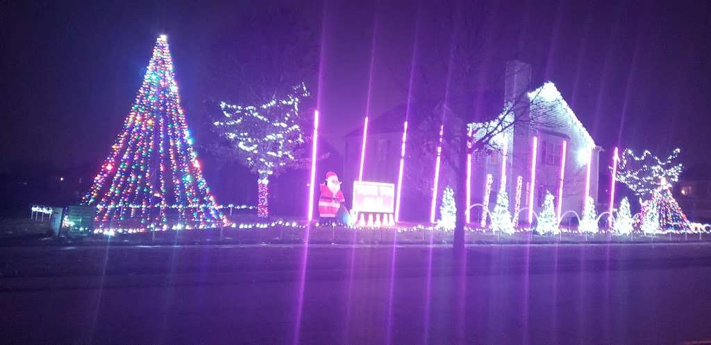 The Tarkowski Family Light Show | 1256 Bradford Ln, Antioch, IL 60002, USA