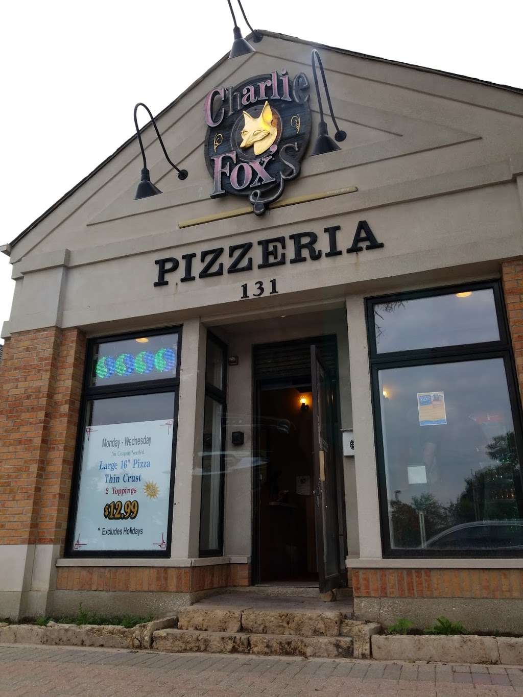 Charlie Foxs Pizzeria | 131 S Batavia Ave, Batavia, IL 60510 | Phone: (630) 761-3333