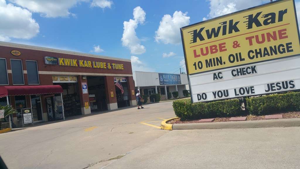 Kwik Kar Lube & Tune | 3000 1st St, Rosenberg, TX 77471 | Phone: (281) 341-5823