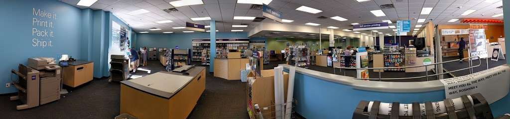 FedEx Office Print & Ship Center | 4100 W Riverside Dr, Burbank, CA 91505, USA | Phone: (818) 567-1044