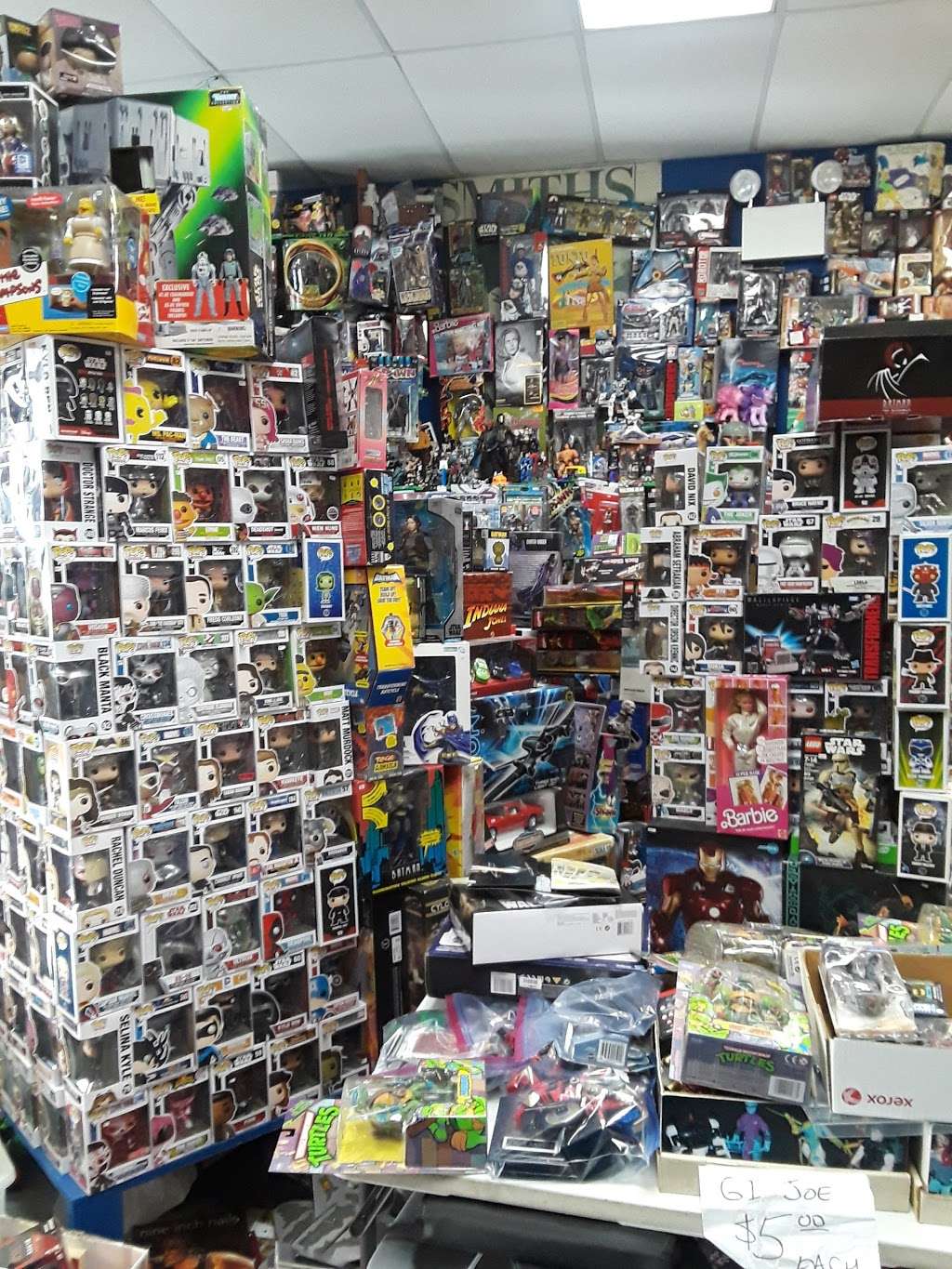 Quake Collectibles West | 823b N Roselle Rd, Roselle, IL 60172, USA | Phone: (847) 874-4859