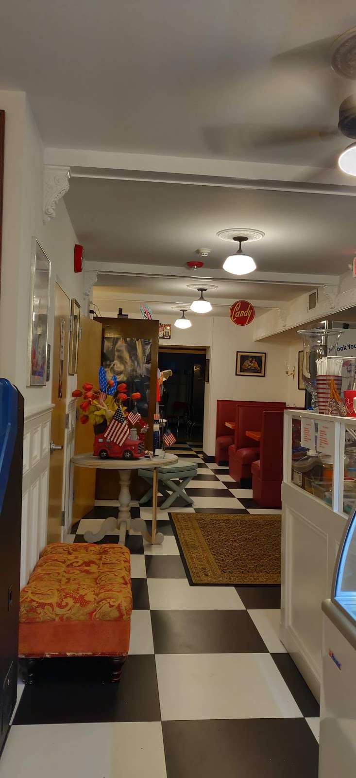 Hinlickity’s Ice Cream Parlor Cash Only | 120 Bay Ave, Highlands, NJ 07732, USA