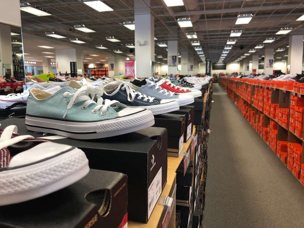 Off Broadway Shoe Warehouse | 8600 Ward Pkwy, Kansas City, MO 64114 | Phone: (816) 822-8858