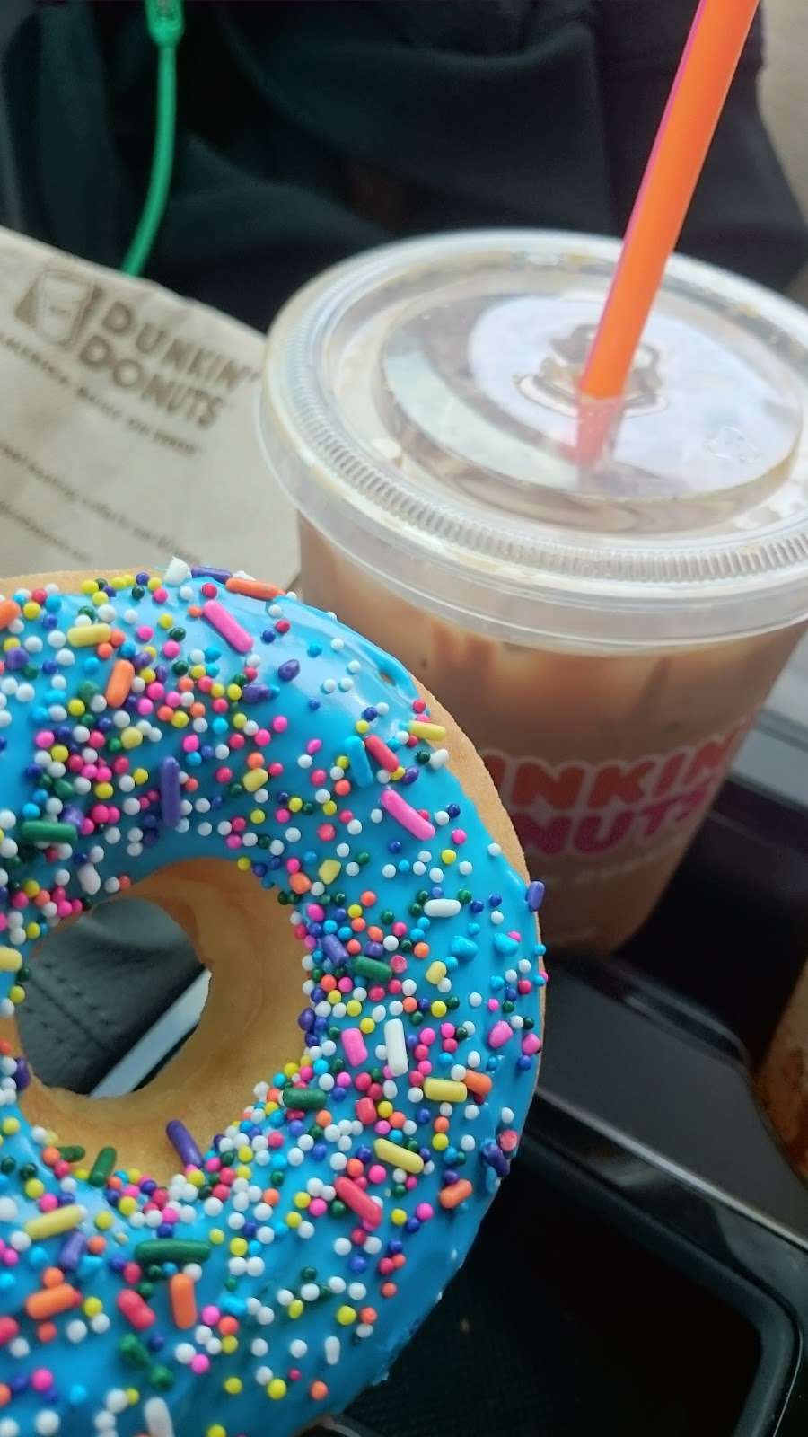 Dunkin Donuts | 10970 Broadway, Crown Point, IN 46307 | Phone: (219) 663-1050