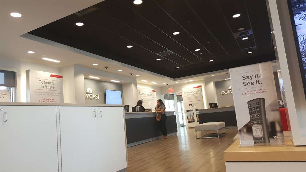 Xfinity Store by Comcast | 1550 N Federal Hwy, Fort Lauderdale, FL 33304, USA | Phone: (800) 266-2278