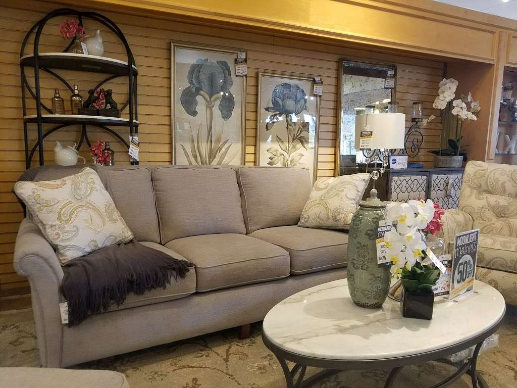 La-Z-Boy Furniture Galleries | 12100 Jefferson Farm Pl, Waldorf, MD 20601, USA | Phone: (301) 638-4417