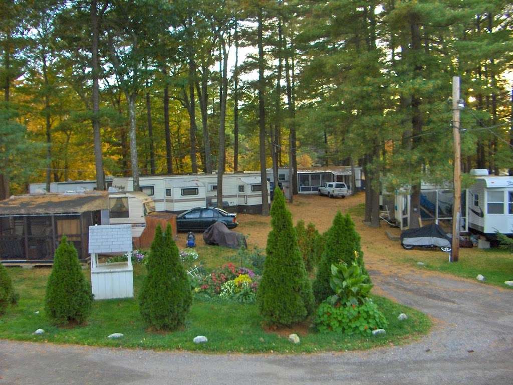 Berrys Grove Campground | 35 Davis St, Tyngsborough, MA 01879 | Phone: (978) 649-3141