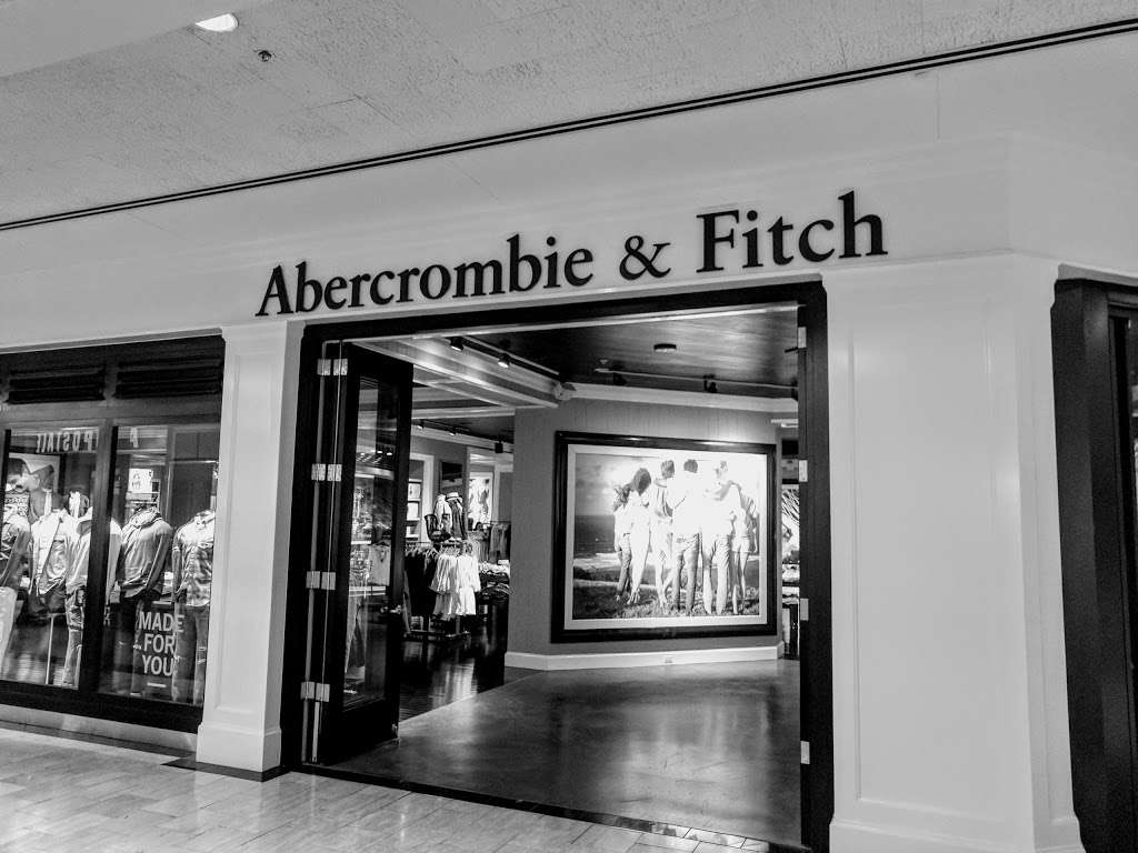 Abercrombie & Fitch | 835 N Michigan Ave #7030, Chicago, IL 60611, USA | Phone: (312) 787-8825