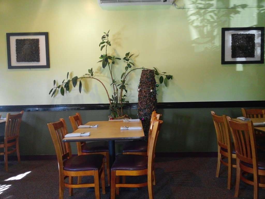 Viman Thai Cuisine | 500 E MacDade Boulevard, Folsom, PA 19033 | Phone: (484) 494-0525