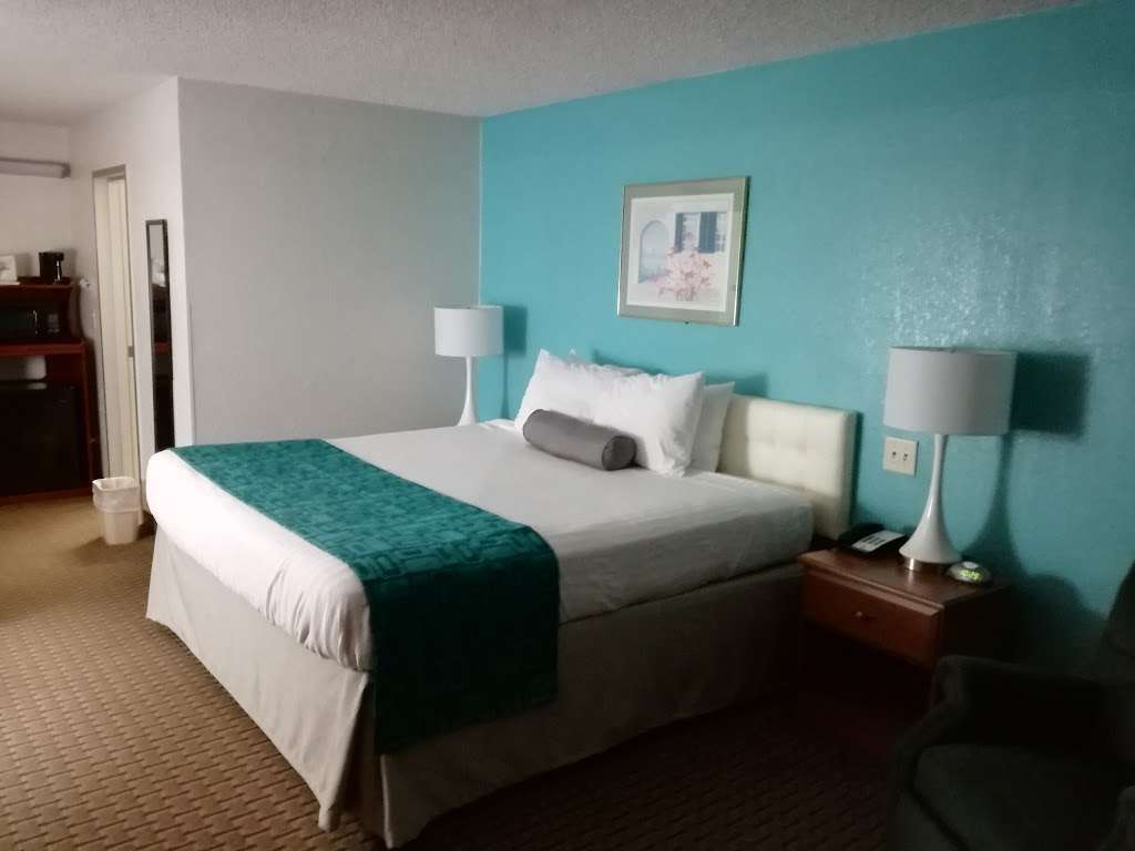 Howard Johnson by Wyndham Winter Haven FL | 1300 3rd St SW, Winter Haven, FL 33880, USA | Phone: (863) 259-4232