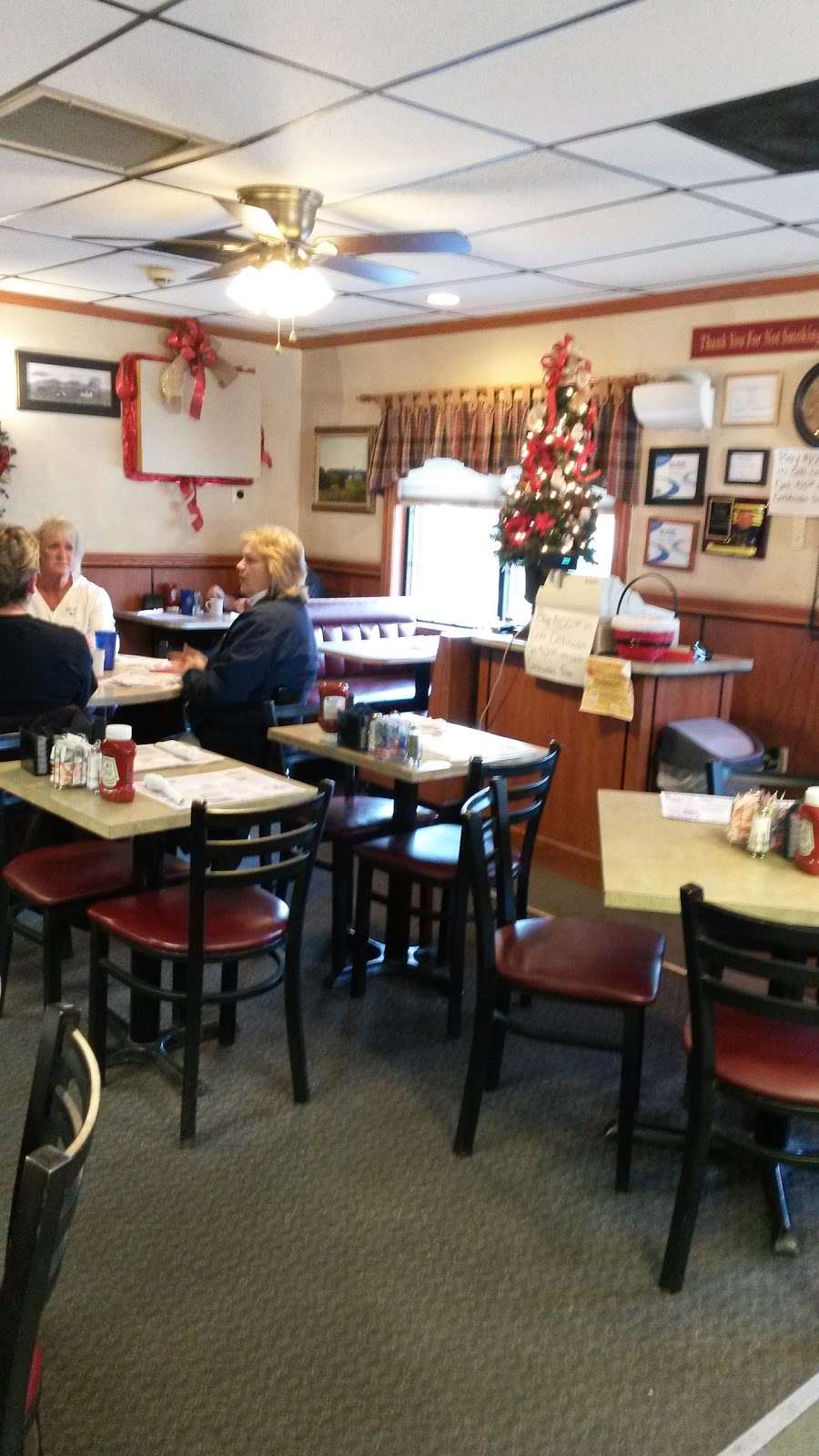 Quarryville Family Restaurant | 134 E State St, Quarryville, PA 17566, USA | Phone: (717) 786-5073