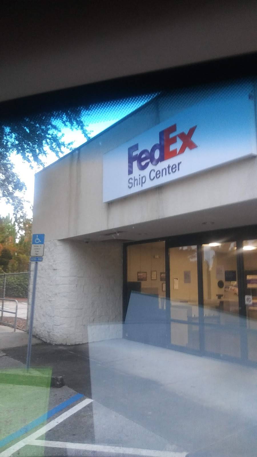 FedEx Ship Center | 7490 Commonwealth Ave, Jacksonville, FL 32220, USA | Phone: (800) 463-3339
