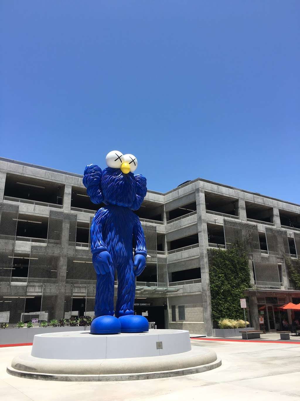 KAWS BFF Statue | 4211010097, Los Angeles, CA 90094, USA