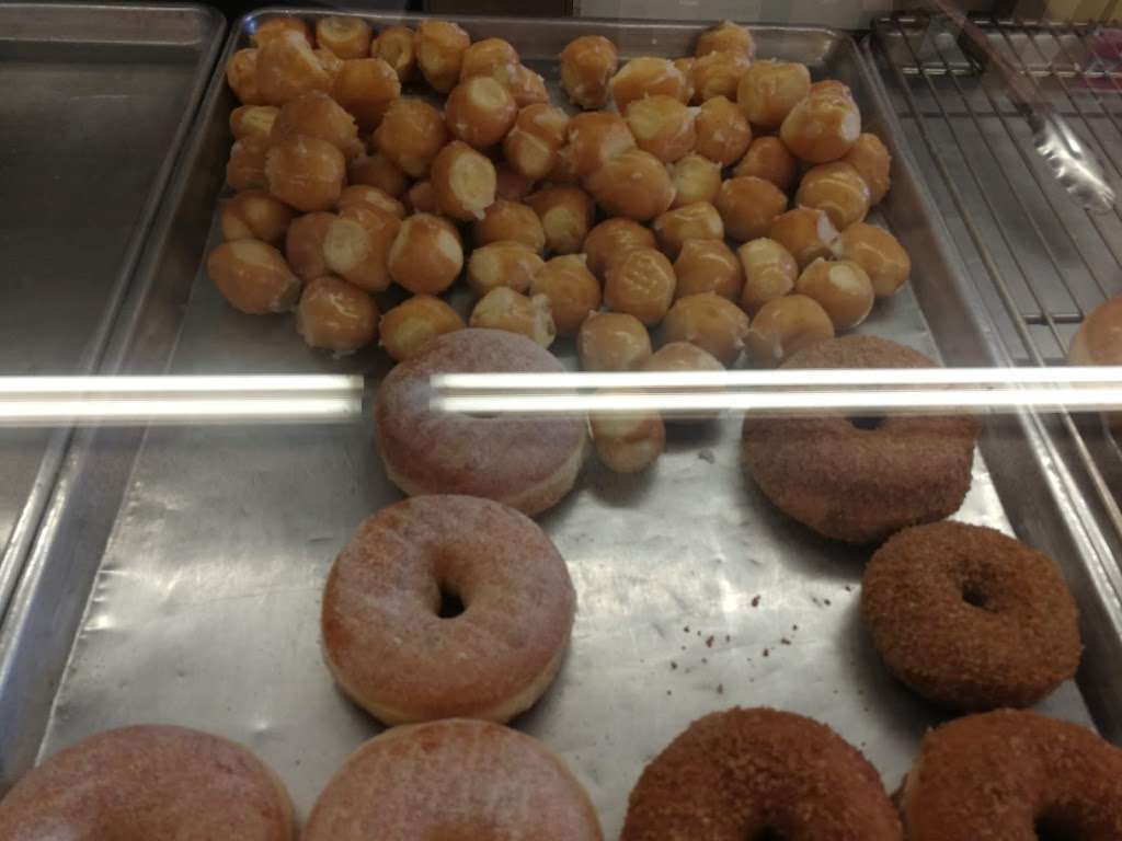 Mr Goods Donuts Shop | 1840 E Colorado Blvd, Pasadena, CA 91107 | Phone: (626) 796-7356