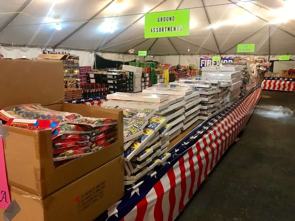 On The Line Fireworks | 4010 E, FL-60, Plant City, FL 33567 | Phone: (813) 967-6838