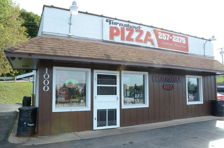 Turnabout Pizza | 1000 Main St, Lemont, IL 60439, USA | Phone: (630) 257-2275