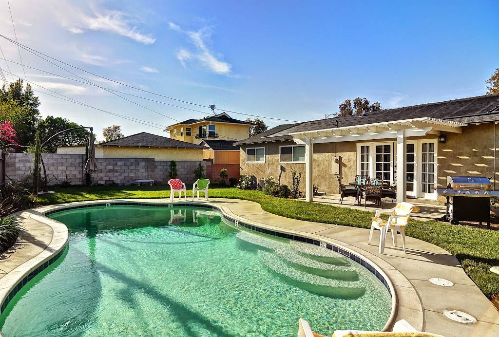 Sun & Splash Anaheim Vacation Home | 1564 W Chanticleer Rd, Anaheim, CA 92802, USA | Phone: (714) 299-6608