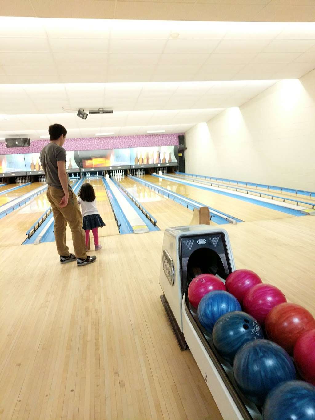 Devon Lanes | 300 Lancaster Ave, Devon, PA 19333, USA | Phone: (610) 688-1920