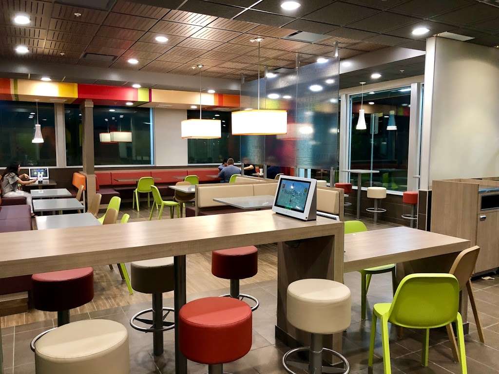 McDonalds | 1439 N Bristol St, Santa Ana, CA 92706, USA | Phone: (714) 558-1154