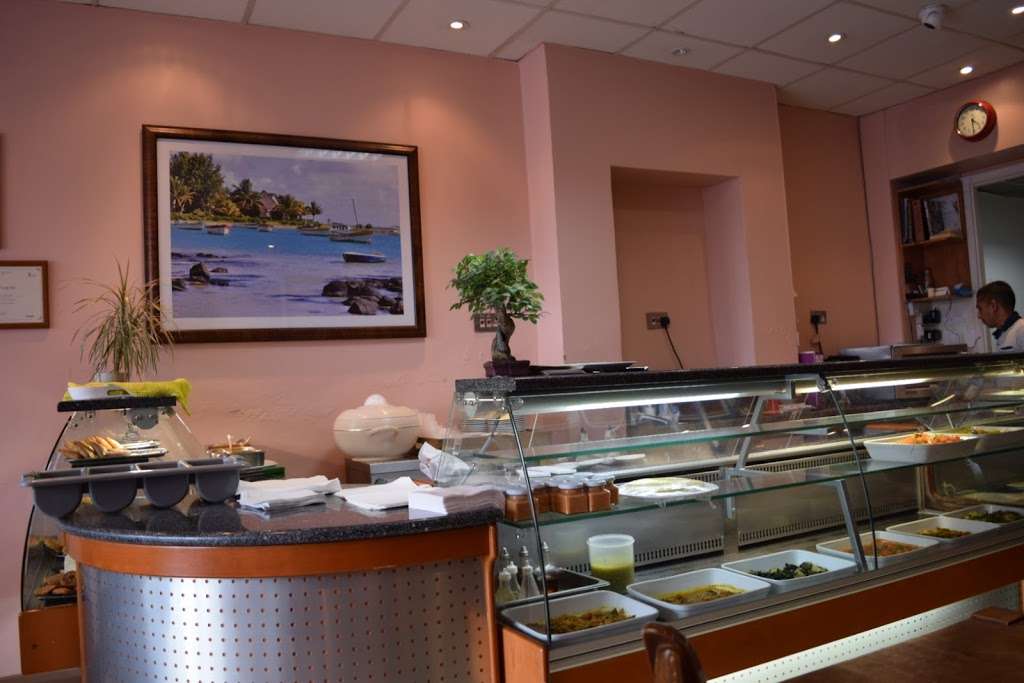 Le Chamarel | 27 Turnpike Ln, Harringay, London N8 0EP, UK | Phone: 020 8348 6869