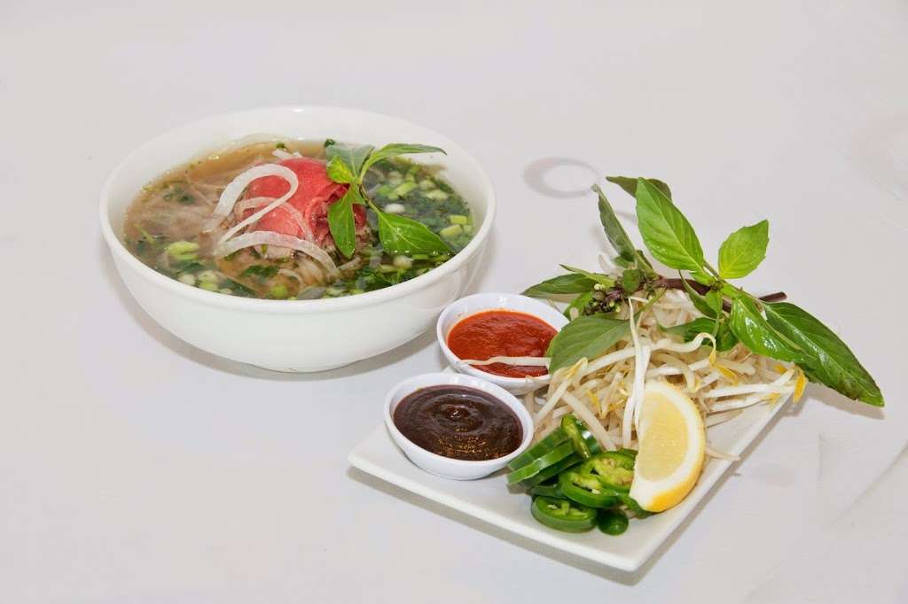 Pho Factory | 44110 Ashburn Village Blvd #194, Ashburn, VA 20147, USA | Phone: (703) 858-9100