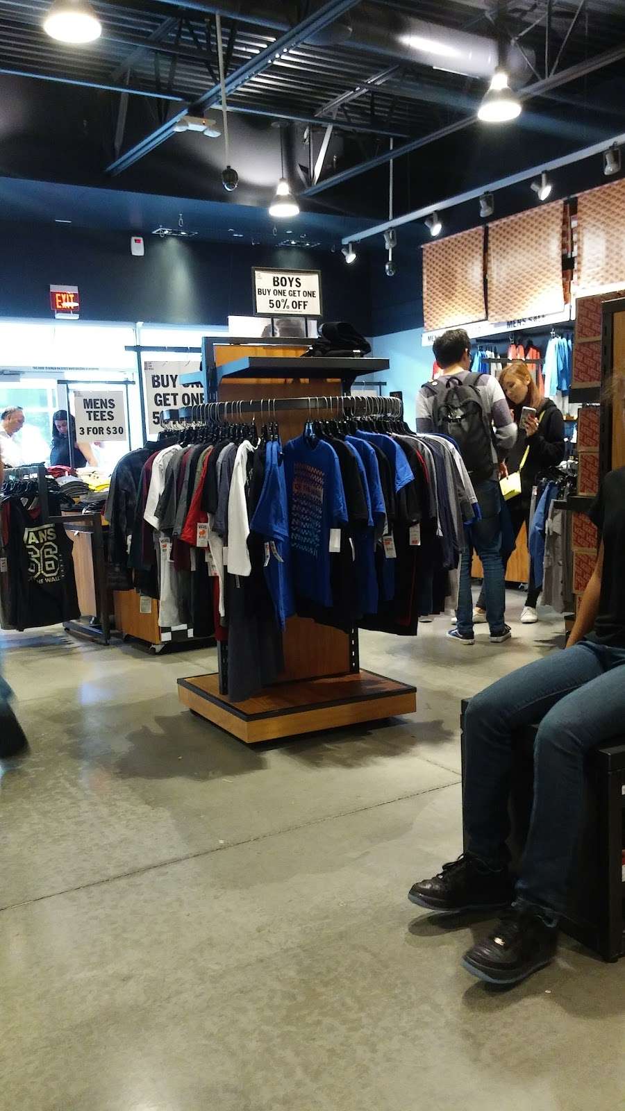 Vans | 3314 Livermore Outlets Dr, Livermore, CA 94551, USA | Phone: (925) 443-3625