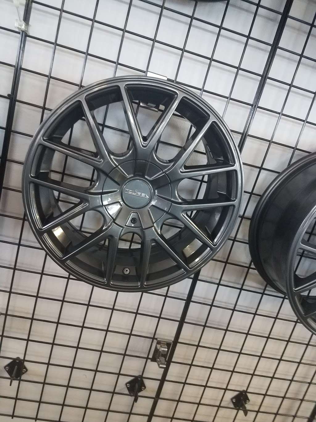 Rent A Wheel Custom Wheels Tires In Las Vegas Nv 4225 E Charleston Blvd Las Vegas Nv 89104 Usa