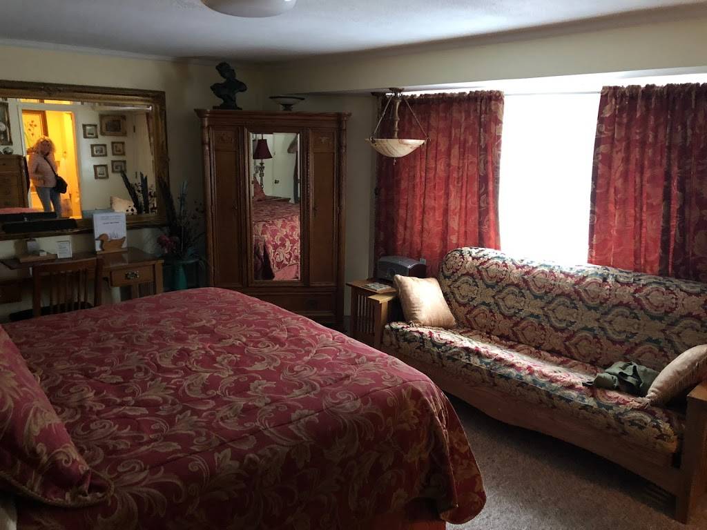 Deals Bed & Breakfast | 2910 W 35th Ave, Anchorage, AK 99517, USA | Phone: (907) 248-0331