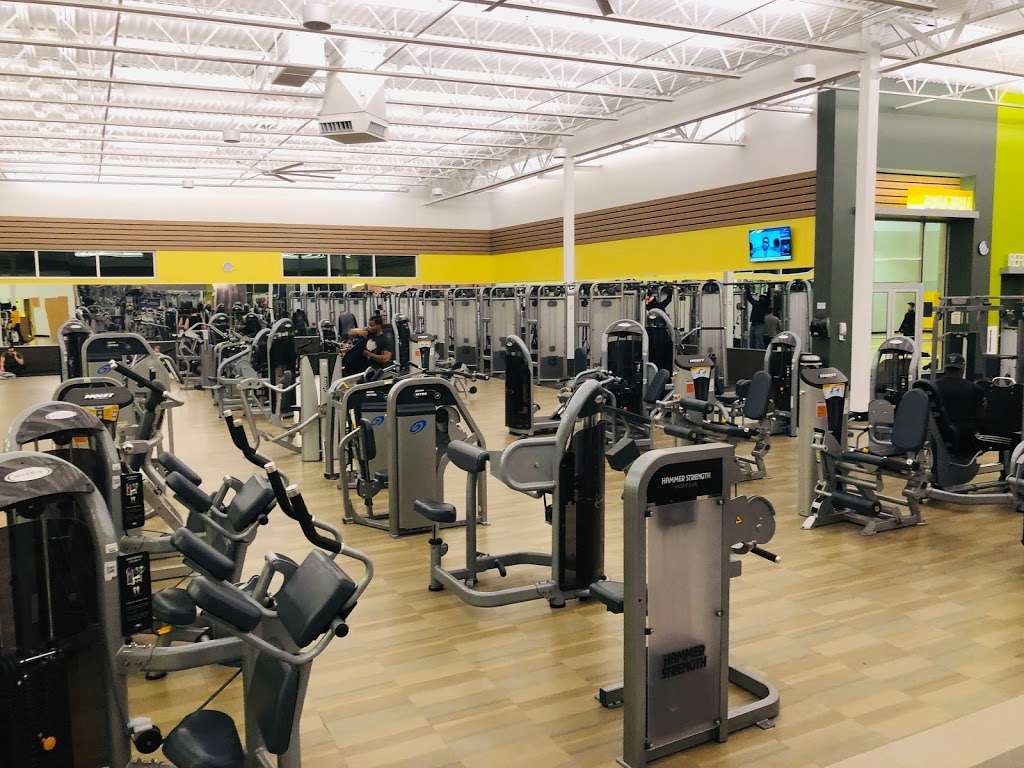 LA Fitness | 4900 Edgmont Ave, Brookhaven, PA 19015, USA | Phone: (484) 768-8216