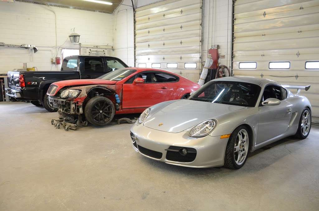 Steele Collision Repair Center | 420 Hardin St, Momence, IL 60954, USA | Phone: (815) 472-3349