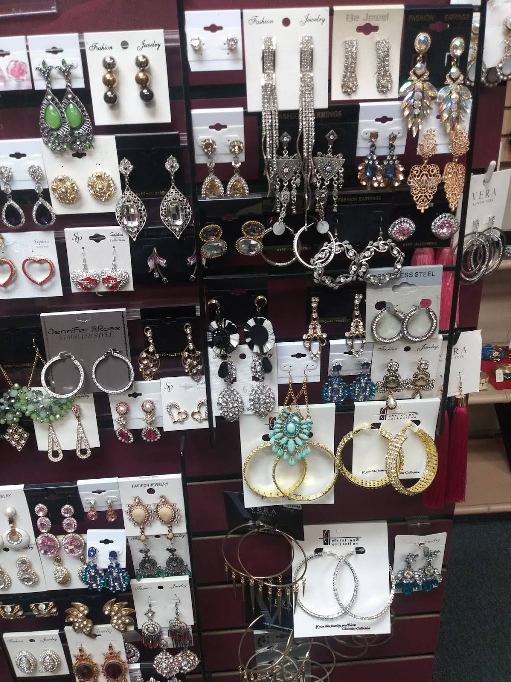 Chapmans Jewelry & Gifts | 10535 W Seven Mile Rd, Detroit, MI 48221, USA | Phone: (313) 863-8796