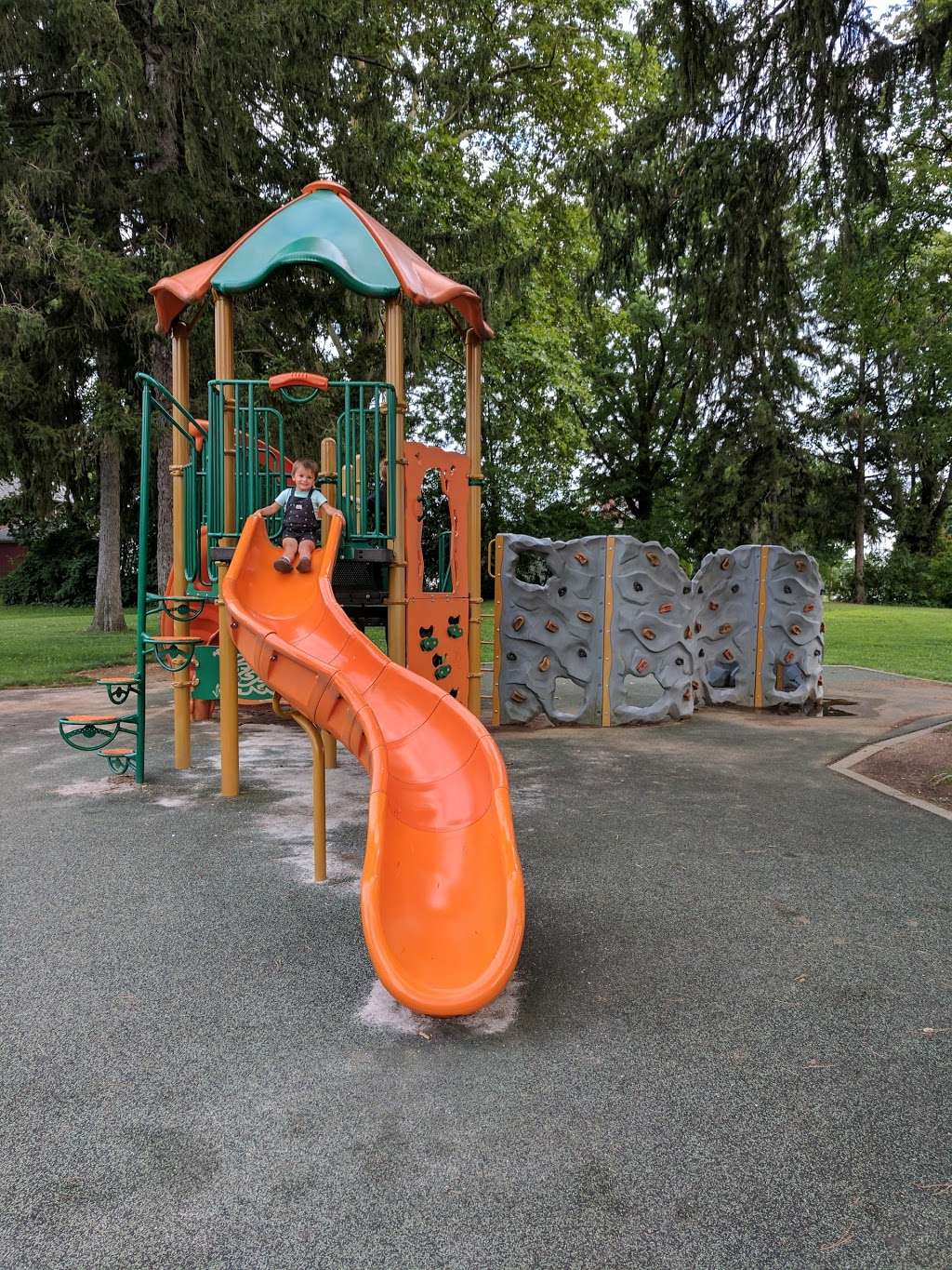 South Temple Playground | 4137 Kutztown Rd, Temple, PA 19560, USA | Phone: (484) 663-0619