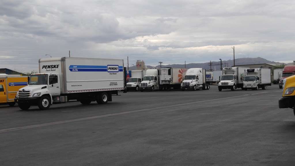Penske Truck Rental - moving company  | Photo 10 of 10 | Address: 1945 W Hilton Ave, Phoenix, AZ 85009, USA | Phone: (602) 255-6200
