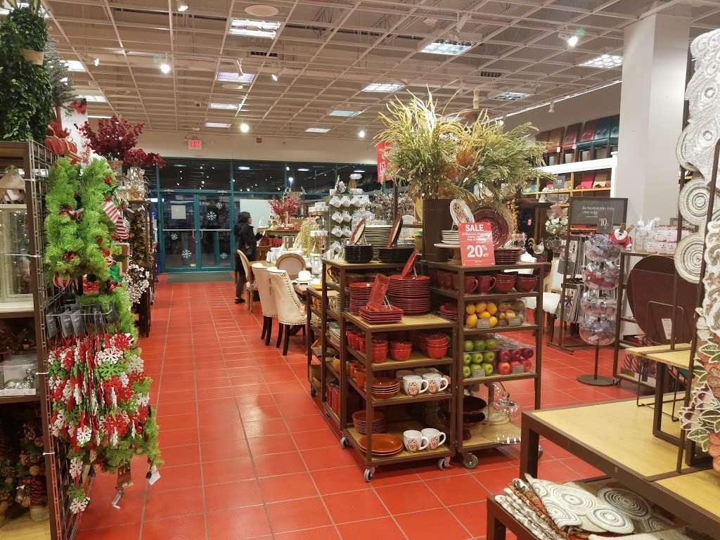 Pier 1 | 3901 Jefferson Davis Hwy, Alexandria, VA 22305, USA | Phone: (703) 299-0403
