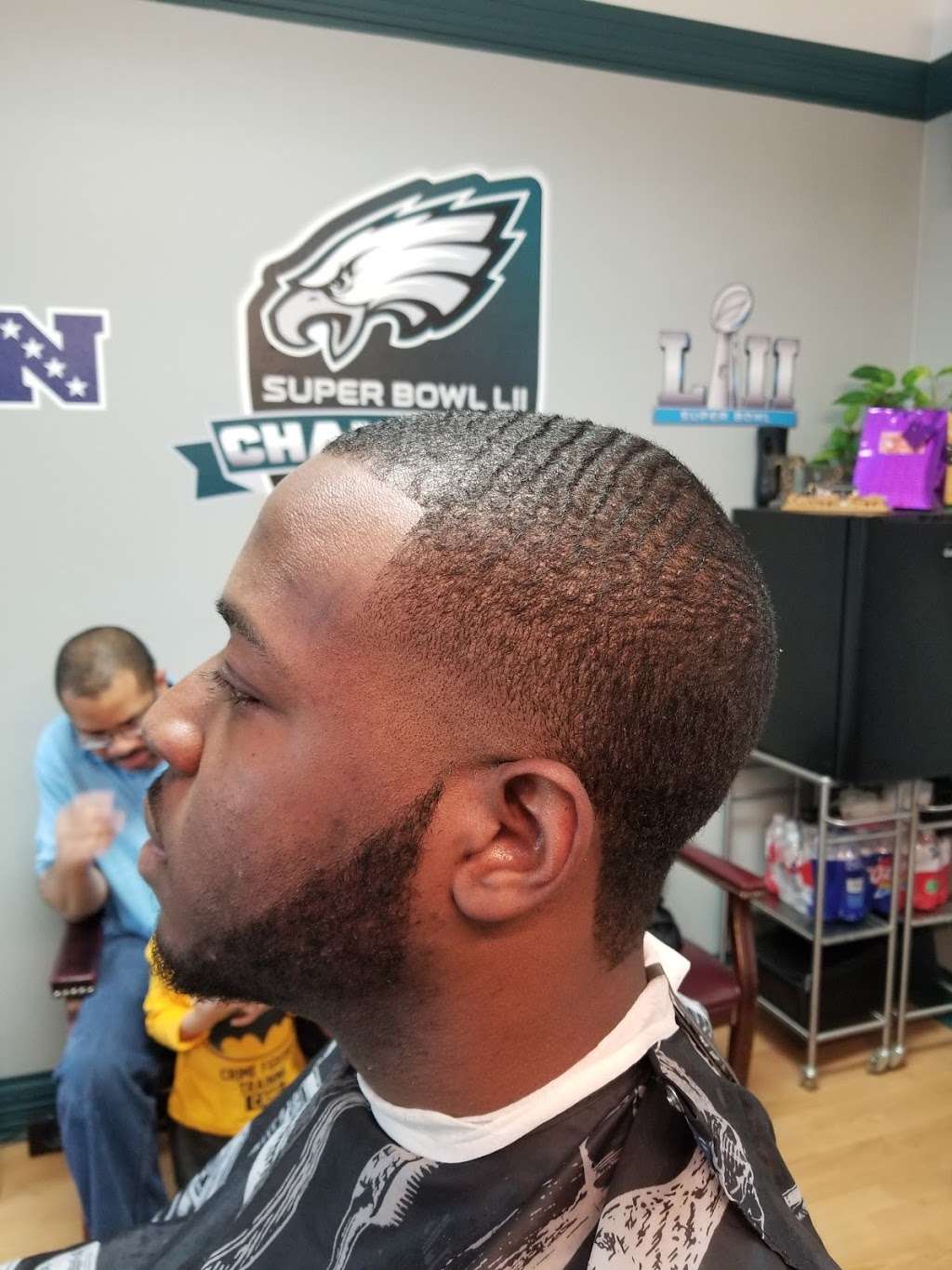 SMOOTH CUTS by RAY J | 665 W, I-635, Irving, TX 75063, USA | Phone: (972) 921-3936