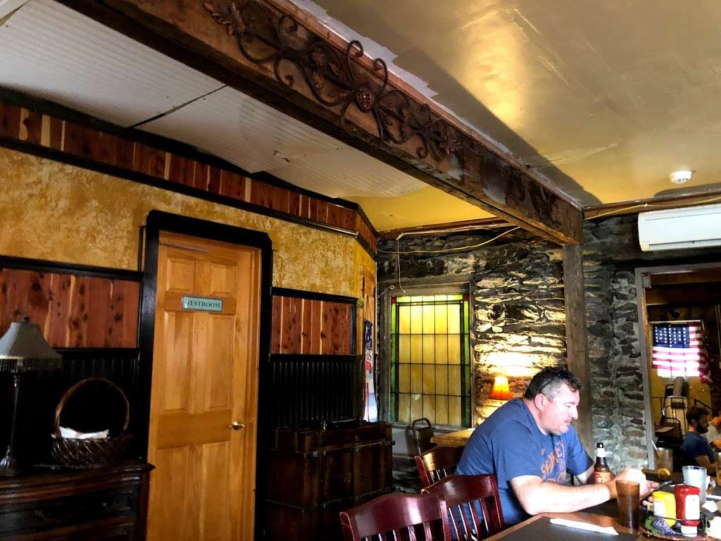 Coach House Bar & Grill | 173 Potomac St, Harpers Ferry, WV 25425, USA | Phone: (540) 514-6255