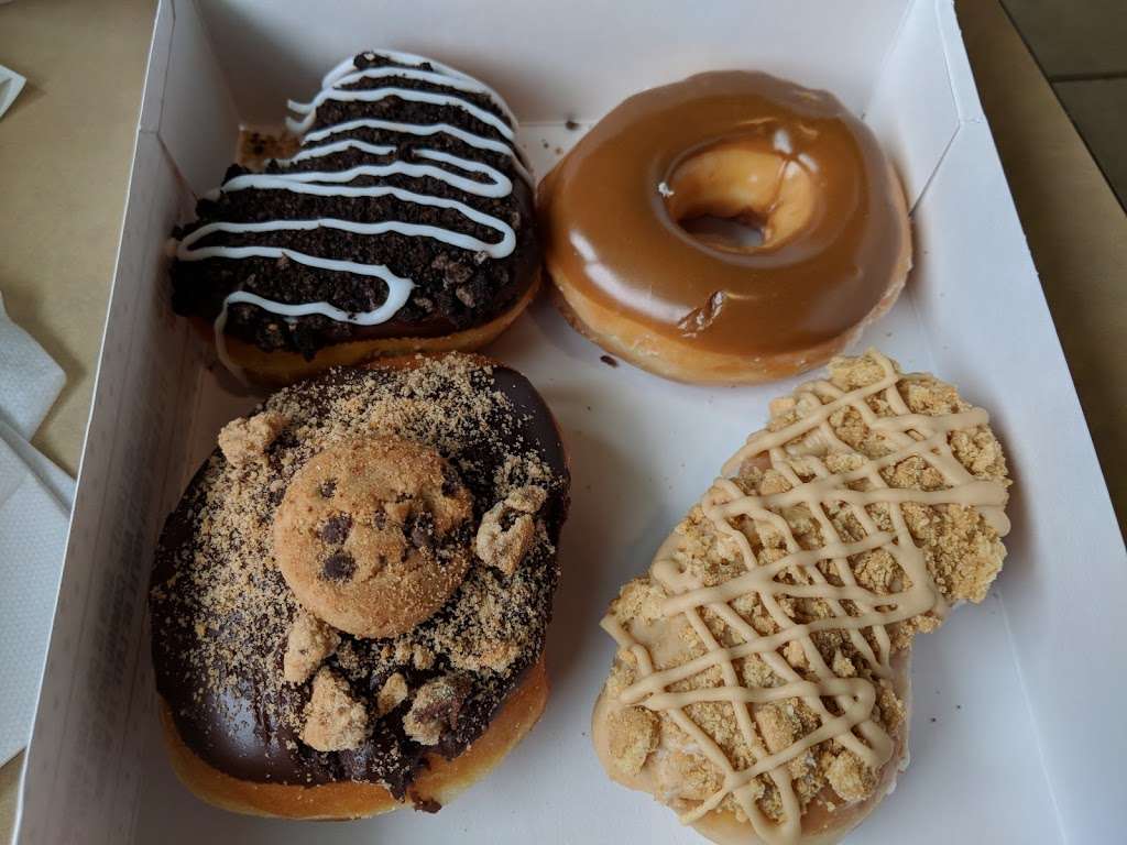 Krispy Kreme Doughnuts - cafe  | Photo 6 of 10 | Address: 25802 El Paseo Avenue, Mission Viejo, CA 92691, USA | Phone: (949) 348-8900
