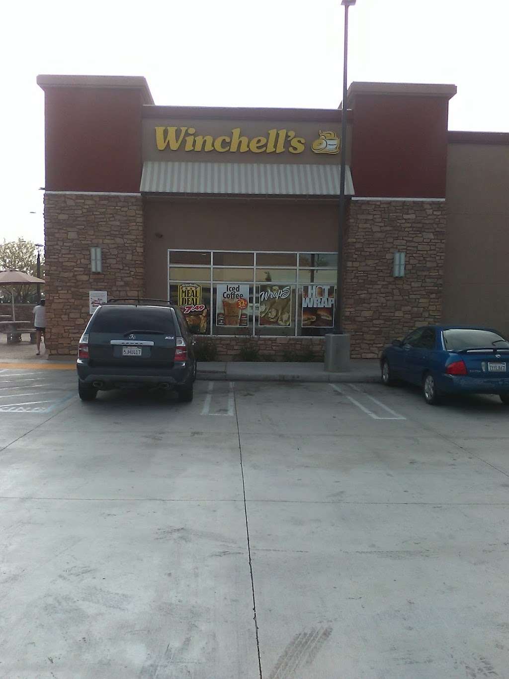 Winchells Donut House | 345 E 4th St, Perris, CA 92570, USA | Phone: (951) 238-2212