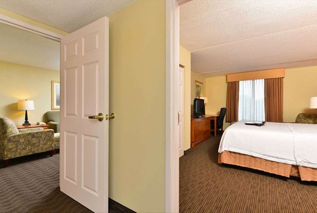 Hampton Inn Philadelphia/Bridgeport | 2 Pureland Dr, Swedesboro, NJ 08085 | Phone: (856) 467-6200