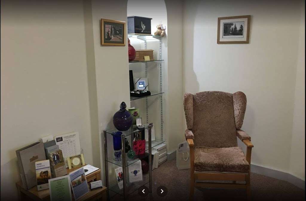 Stoneman Funeral Service | Littlewood House, Turners Hill Rd, Crawley Down, Crawley RH10 4HE, UK | Phone: 01342 716333